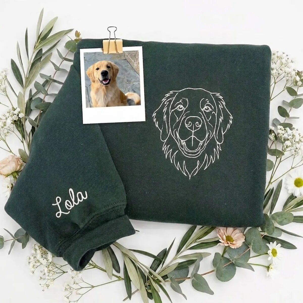 forest-green-dog-dad-sweatshirt-golden-retriever-embroidery Forest green Dog Dad sweatshirt embroidered with a Golden Retriever portrait and the name Lola on the sleeve