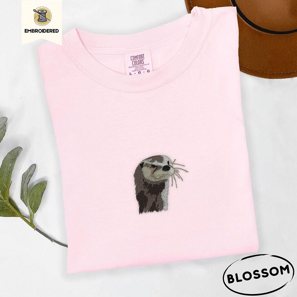 Comfort Colors 1717 T-shirt in Blossom with an embroidered river otter head