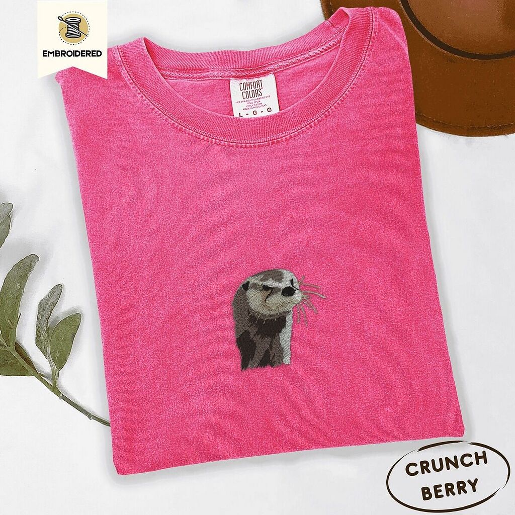 Comfort Colors 1717 T-shirt in Crunchberry with an embroidered river otter head