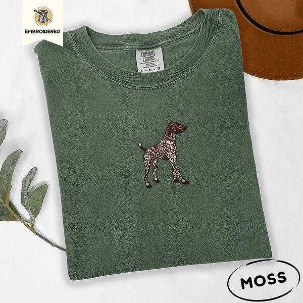 Moss Comfort Colors T-shirt embroidered with a standing liver and white German shorthaired pointer in a tan collar