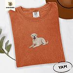 Yam Comfort Colors T-shirt embroidered with a smiling yellow Labrador lying down with its front paws stretched out