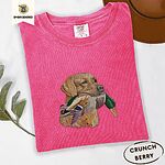 Crunchberry Comfort Colors T-shirt embroidered with a yellow Labrador head carrying a mallard drake in its mouth