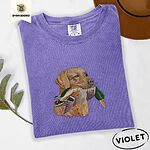 Violet Comfort Colors T-shirt embroidered with a yellow Labrador head carrying a mallard drake in its mouth