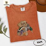 Yam Comfort Colors T-shirt embroidered with a yellow Labrador head carrying a mallard drake in its mouth